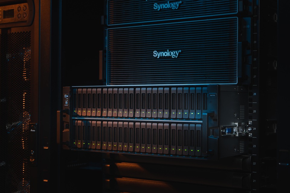 Thiết bị lưu trữ NVMe active-active Synology PAS7700
